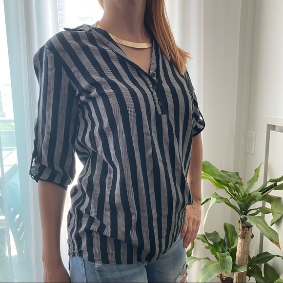 Brody Myles Grey And Black Vertical Stripes V Neck Top Size Small - Picture 3 of 10